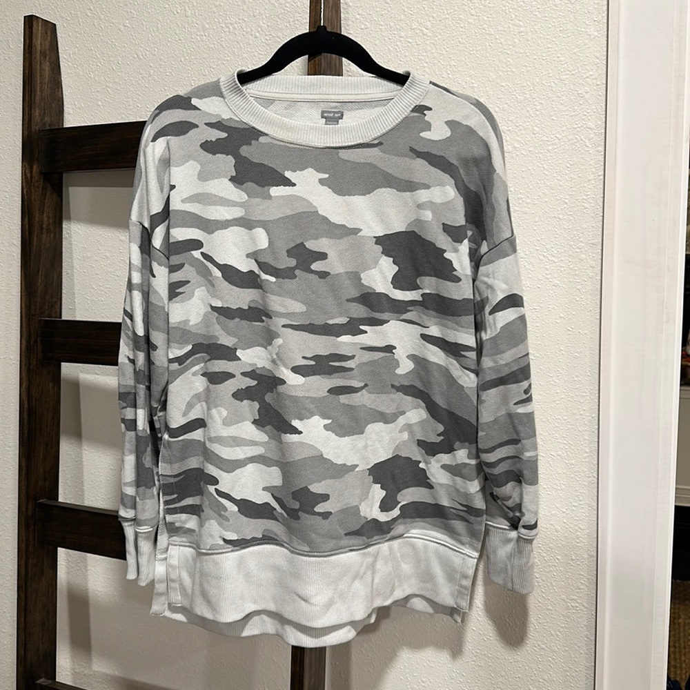 American Eagle Gray Camo Oversized Sweatshirt! Worn Once!